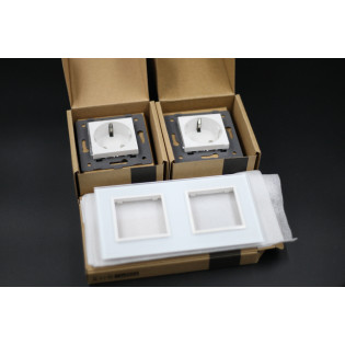 Розетка двойная с заземлением Livolo 16А белый стекло (VL-C7C2EU-11) Розетка двойная с заземлением Livolo 16А белый стекло (VL-C7C2EU-11)